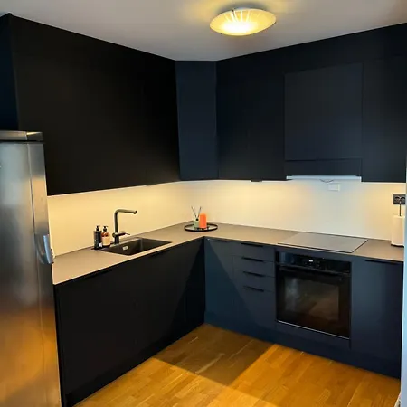 Close To Major Attractions *