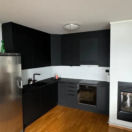 Close To Major Attractions *