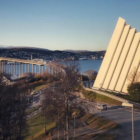 Close To Major Attractions Apartment